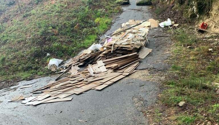 Vertido de escombros en los montes de Vilaboa