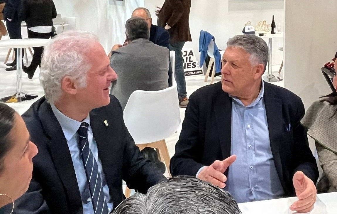 O alcalde de Logroño, Pablo Hermoso de Mendoza e o alcalde de Sanxenxo, Telmo Martín