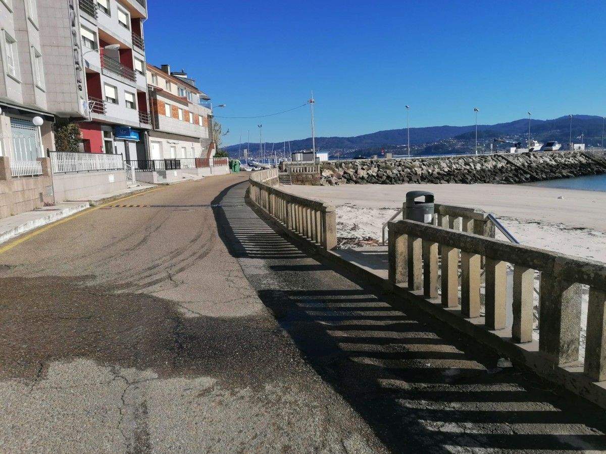Rúa Ramón Encinas, en Raxó