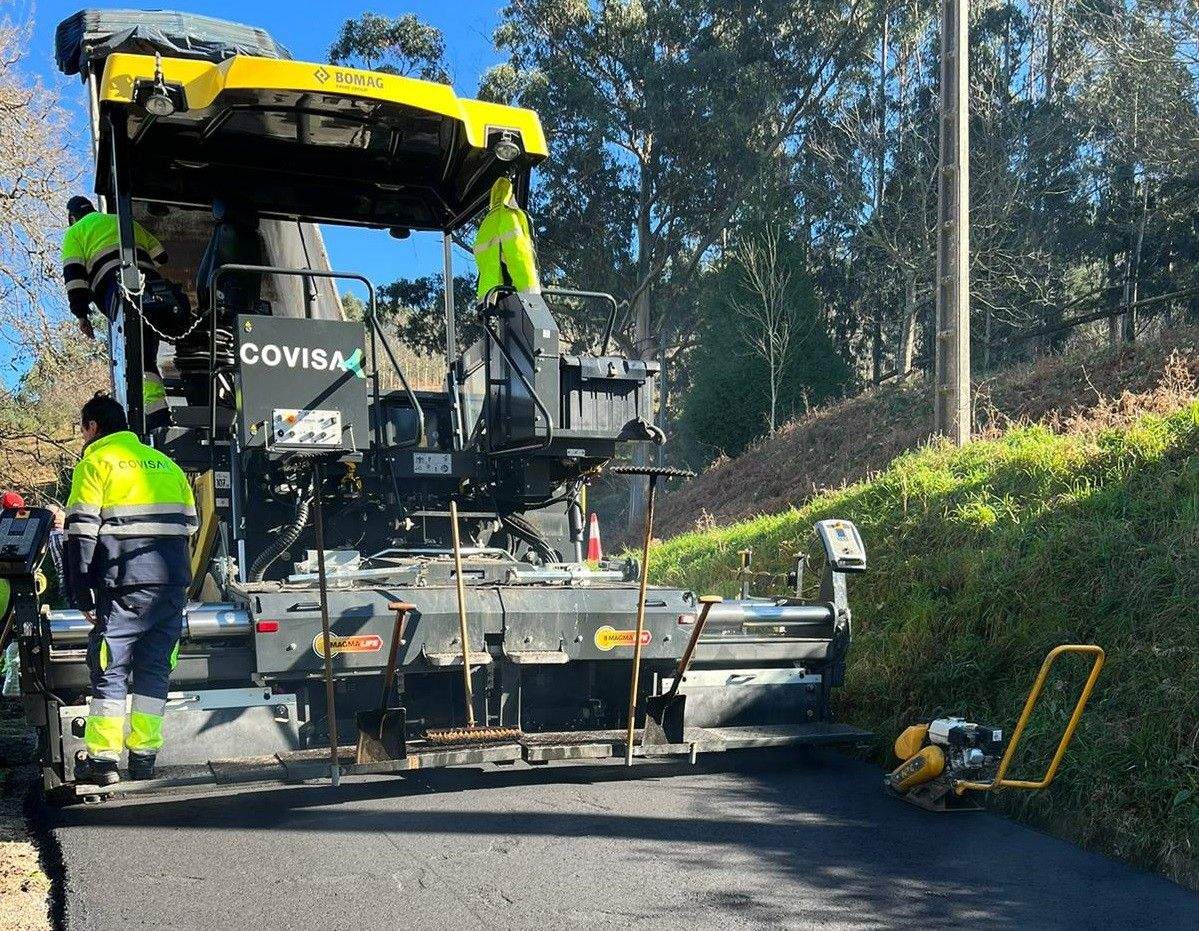 Pavimentación de camiños rurais en Marín