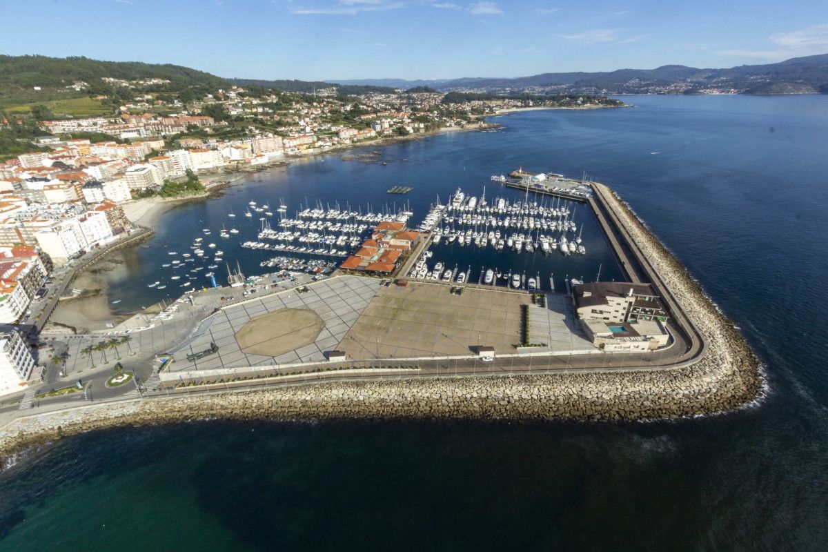 Vista áerea do Porto deportivo de Sanxenxo
