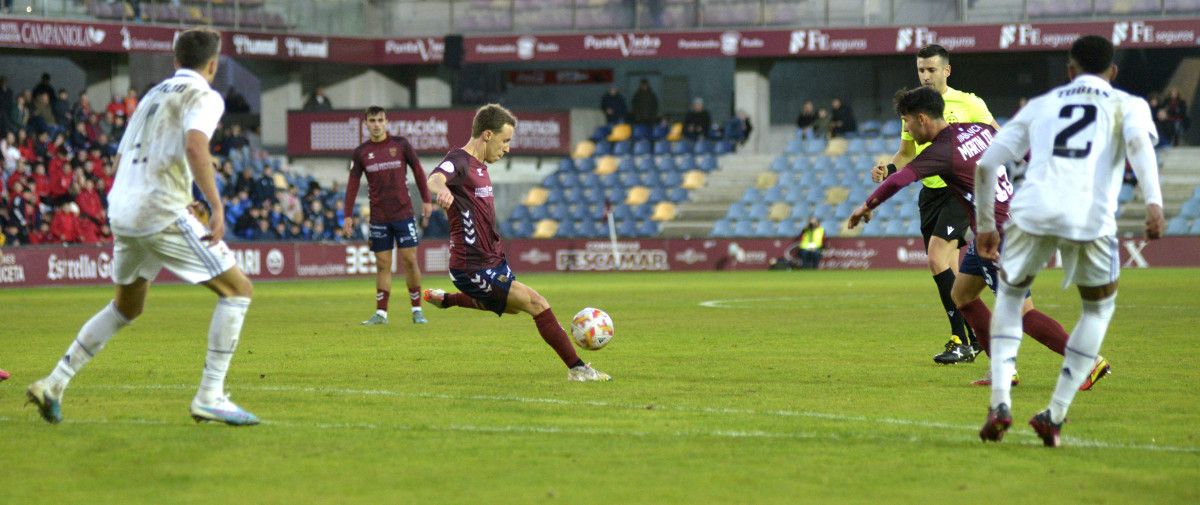 Partido entre Pontevedra e Real Madrid Castilla en Pasarón