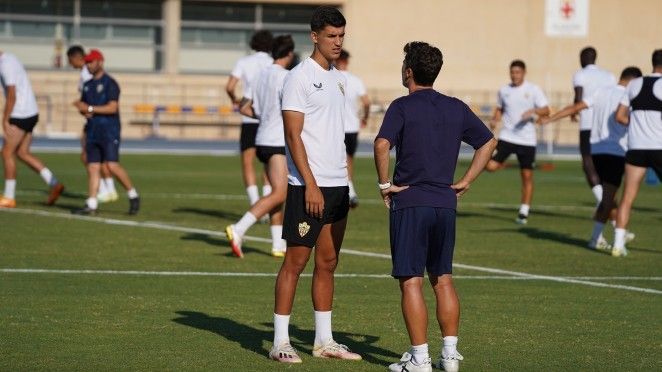Javi Robles, nova fichaxe do Pontevedra, durante un adestramento coa UD Almería