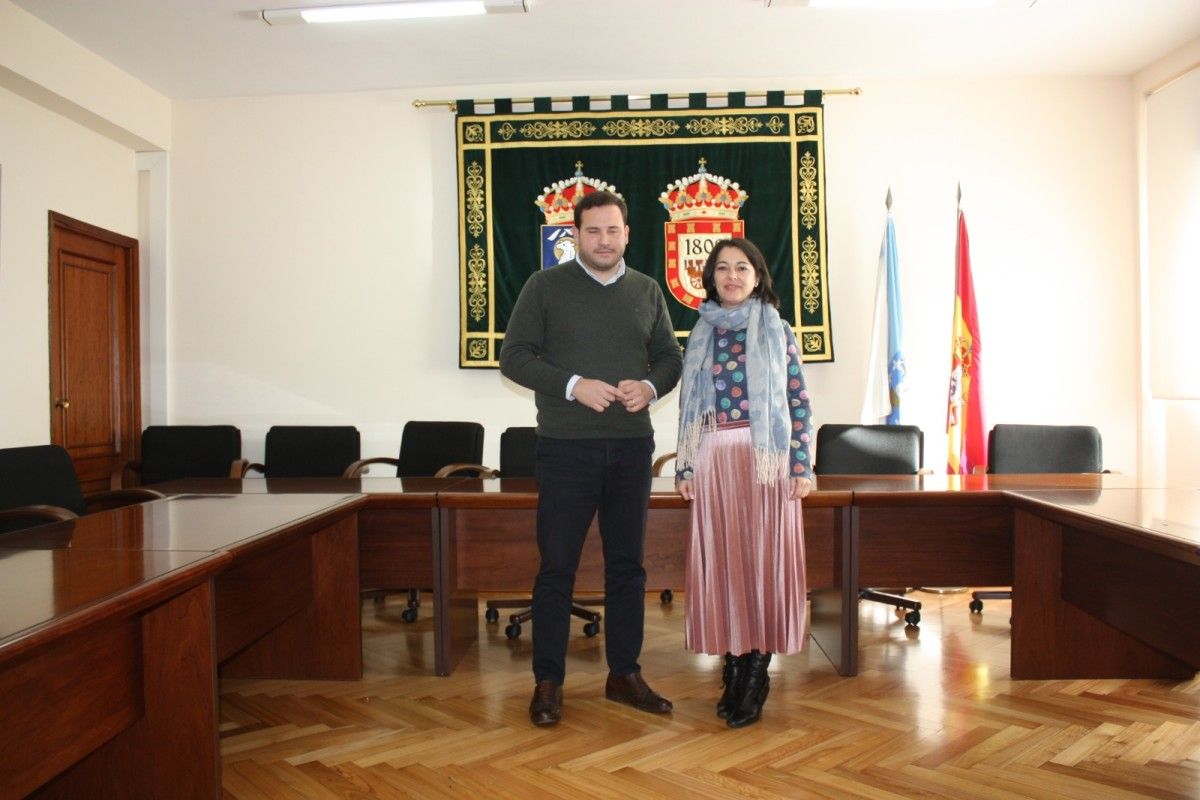 El alcalde de Cerdedo-Cotobade, Jorge Cubela, se reúne con la secretaria de la asociación Sirio, Carmen Couselo