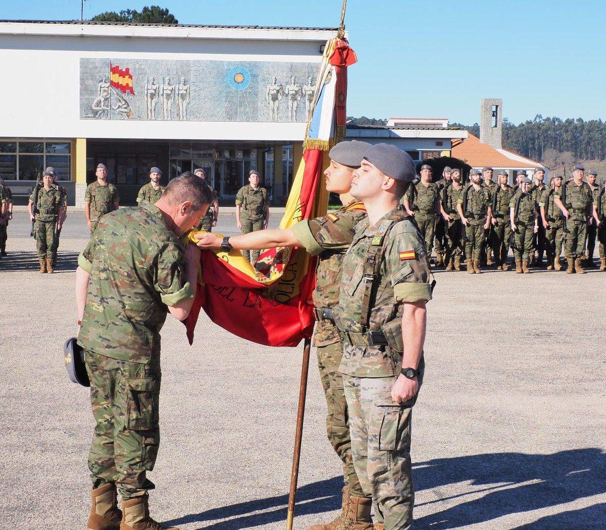 Acto de despedida del general Luis Cortés en la Brilat