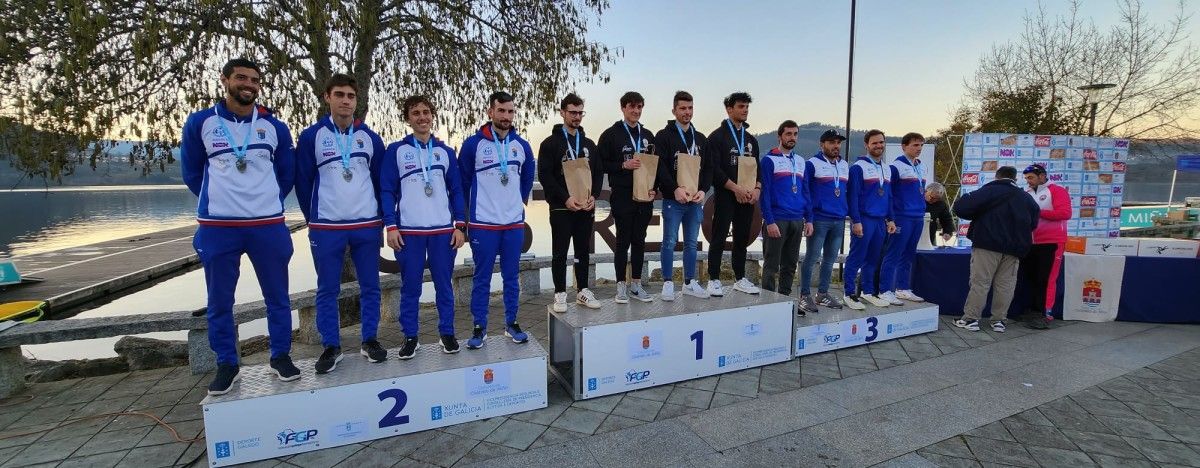 Podio K4 senior masculino en el Campeonato Gallego de invierno