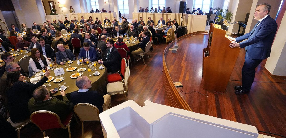 Desayuno de Rafa Domínguez y Alfonso Rueda con empresarios de Pontevedra
