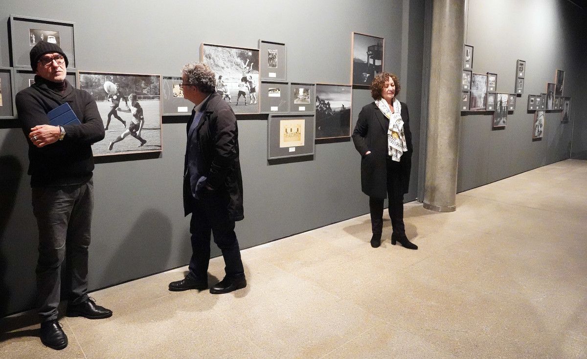 Exposición "A cidade é a pegada" en el Pazo da Cultura