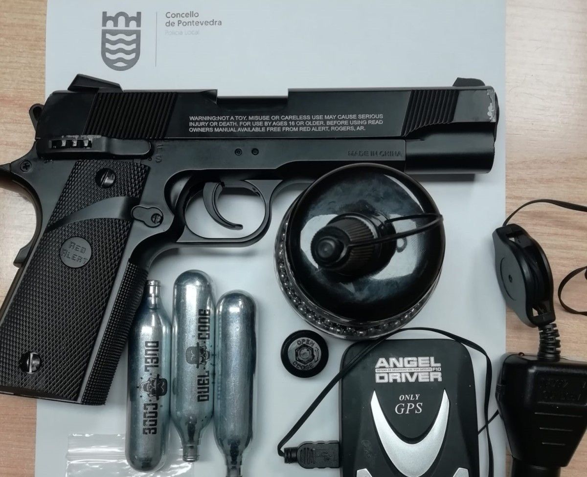 Material confiscado nun control de tráfico