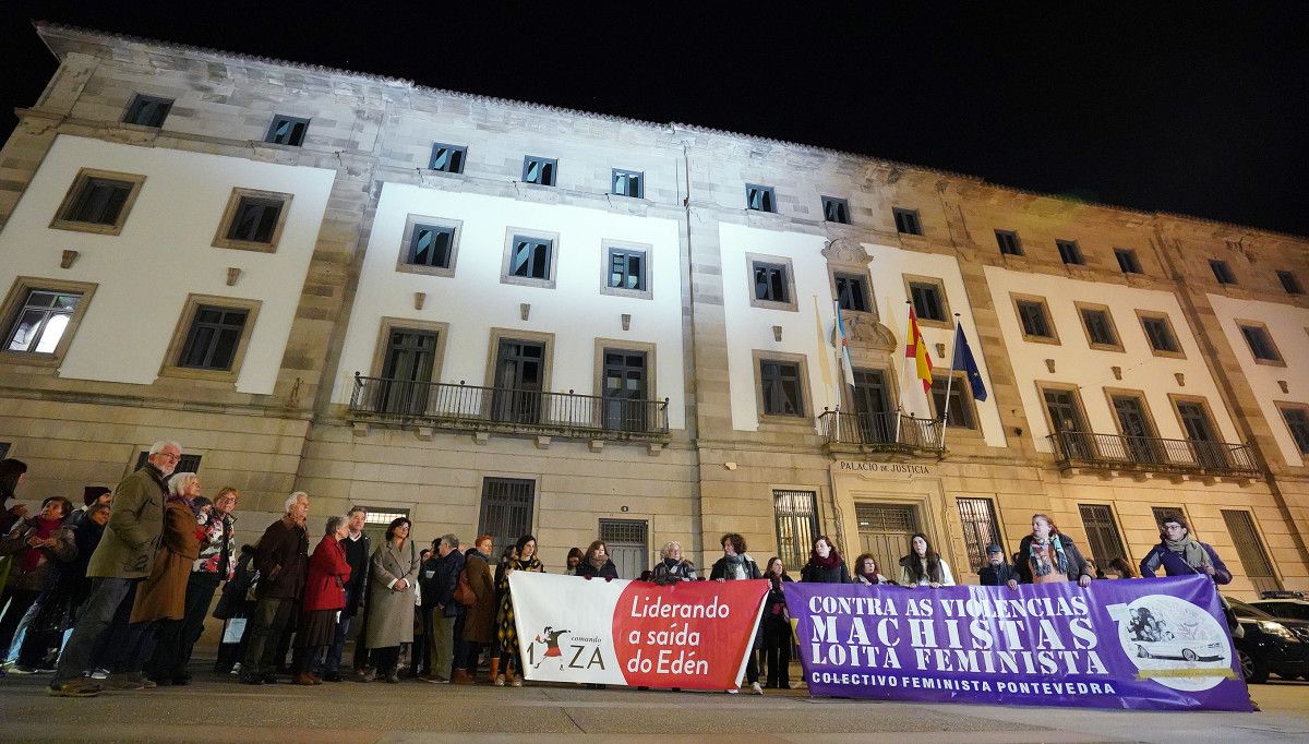 Concentración feminista polo crime machista de Beatriz Lijó en Baiona
