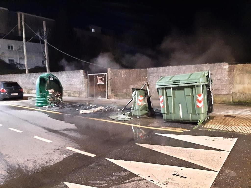 Estado en que quedaron os colectores incendiados en Juan Bautista Andrade
