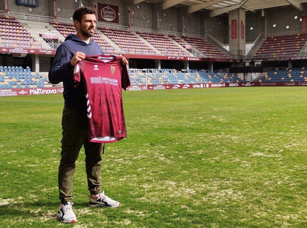 Presentación de Gonzalo Bueno como novo xogador do Pontevedra