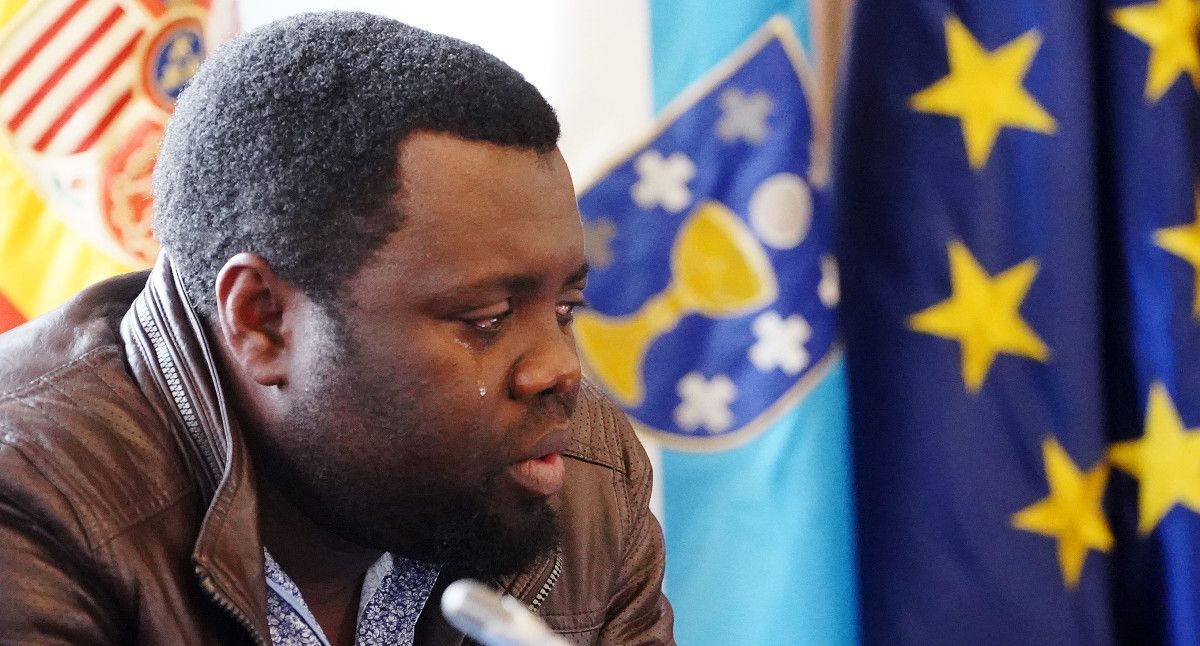 Samuel Kwesi, en el homenaje a los marineros del Playa de Menduíña Dos
