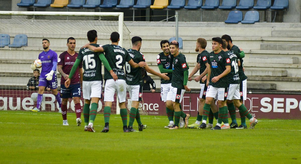 Partido de Primera RFEF entre Pontevedra CF e Racing de Ferrol en Pasarón