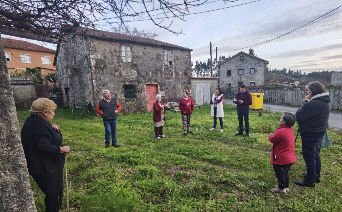 Veciños do lugar de Bragaña, no Concello de Cuntis