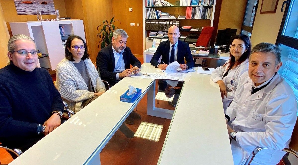 Sinatura do convenio de prácticas de Farmacia e Parafarmacia entre o IES Montecelo e o xerente da área sanitaria de Pontevedra-O Salnés