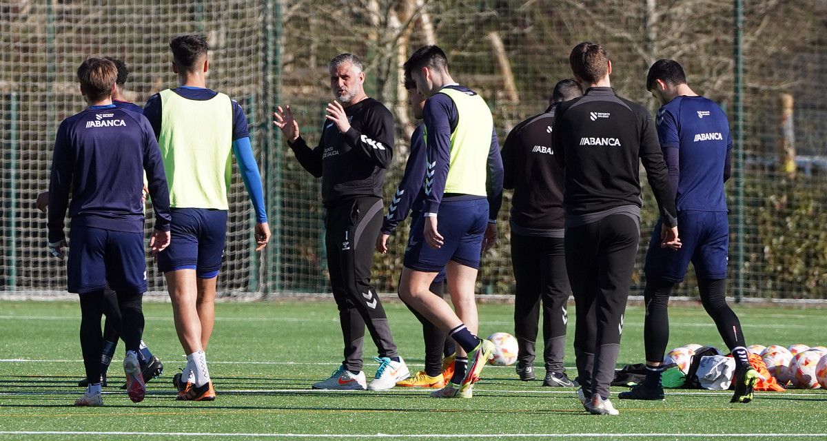 Toni Otero durante un adestramento do Pontevedra na Xunqueira