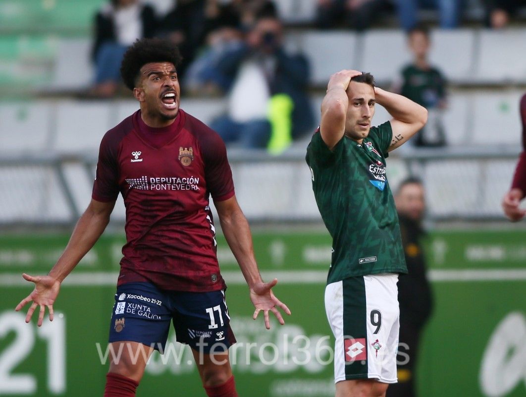 Partido entre Racing de Ferrol e Pontevedra CF na Malata