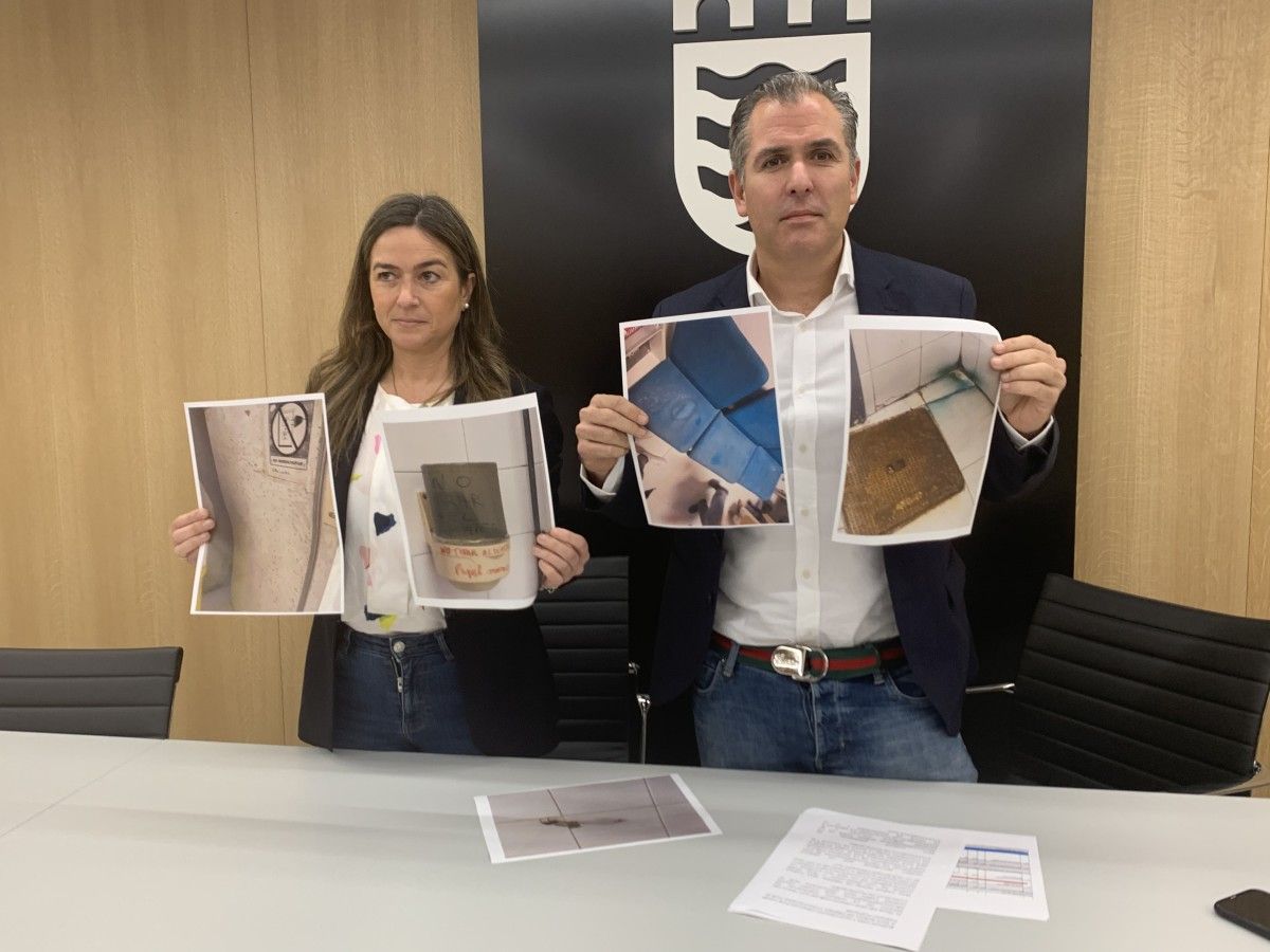 Rafa Domínguez y Pepa Pardo presentando los problemas de los trabajadores de la UAD 