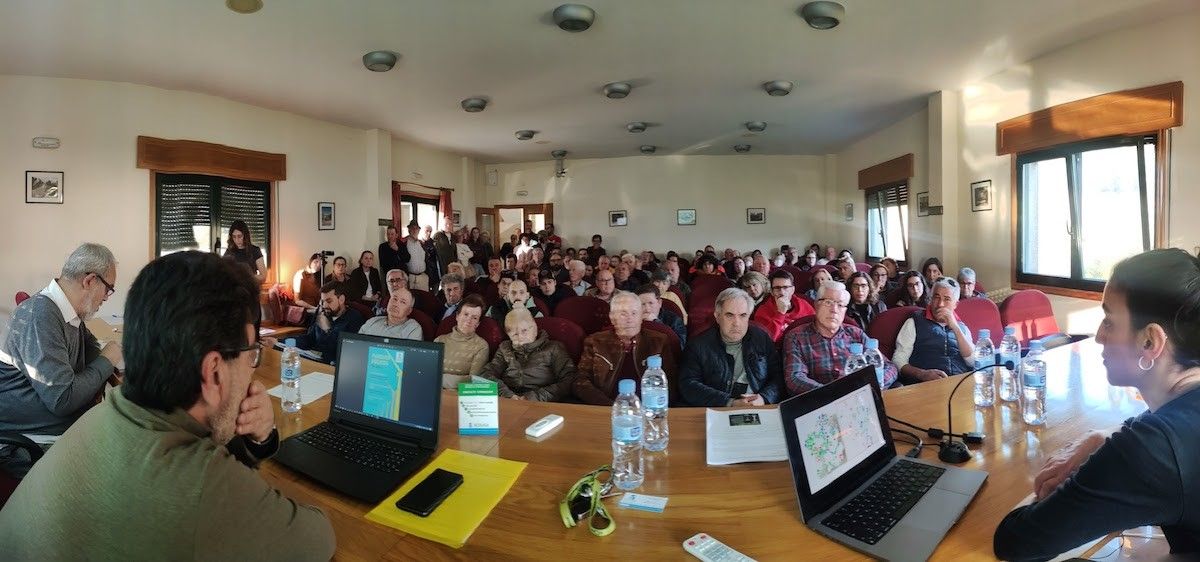 Asamblea veciñal en Amil contra os parques eólicos