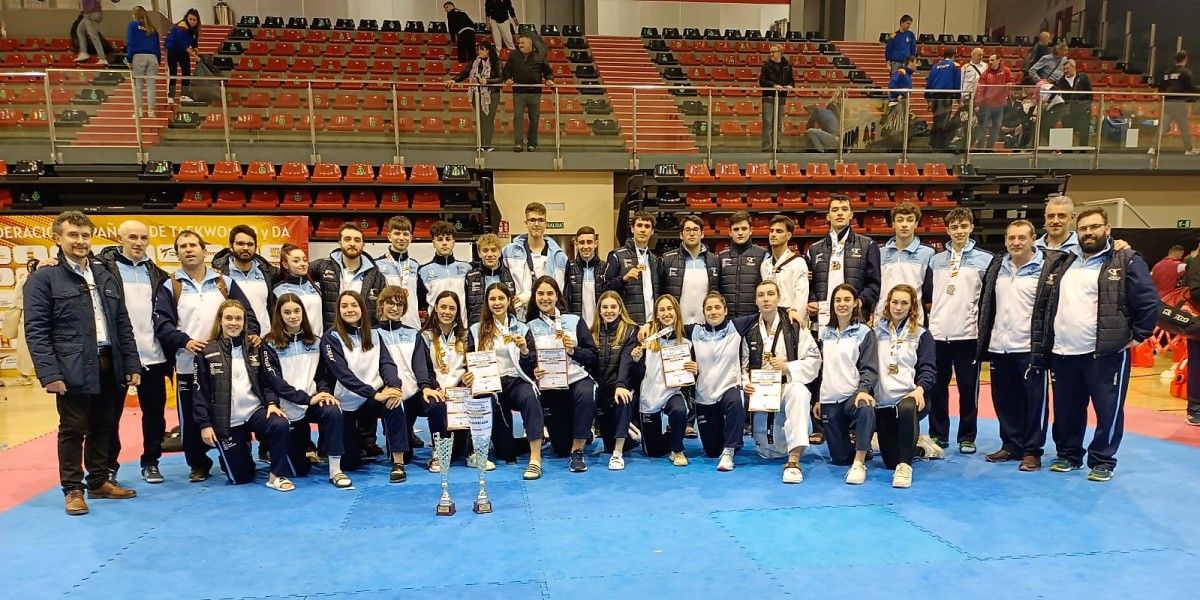 Selección galega de taekwondo que participou no campionato de España