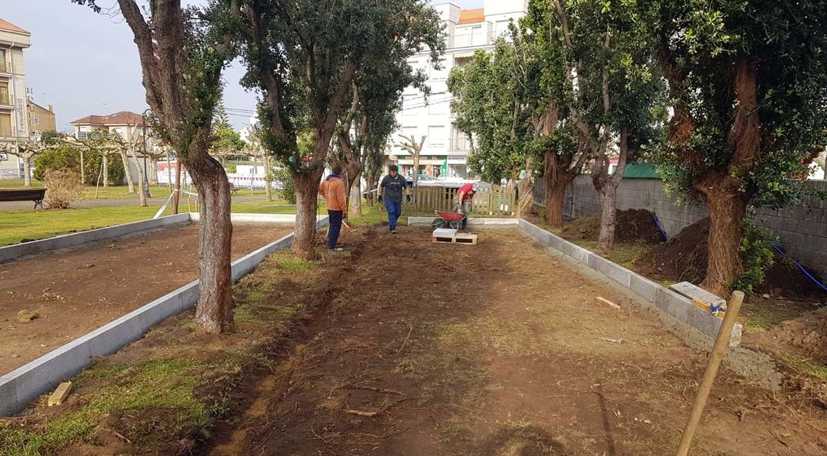 Construción da pista de petanca e chave no parque do Espiñeiro
