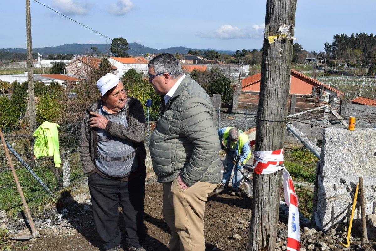 El alcalde de Ribadumia revisa las obras