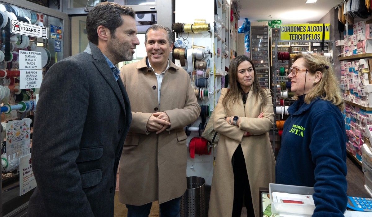 Borja Sémper, Rafa Domínguez y Pepa Pardo en un establecimiento de Pontevedra