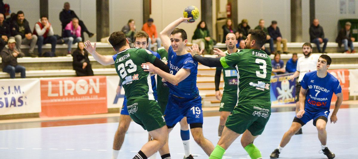 Partido entre Teucro e Ingeniono Pavillón Municipal