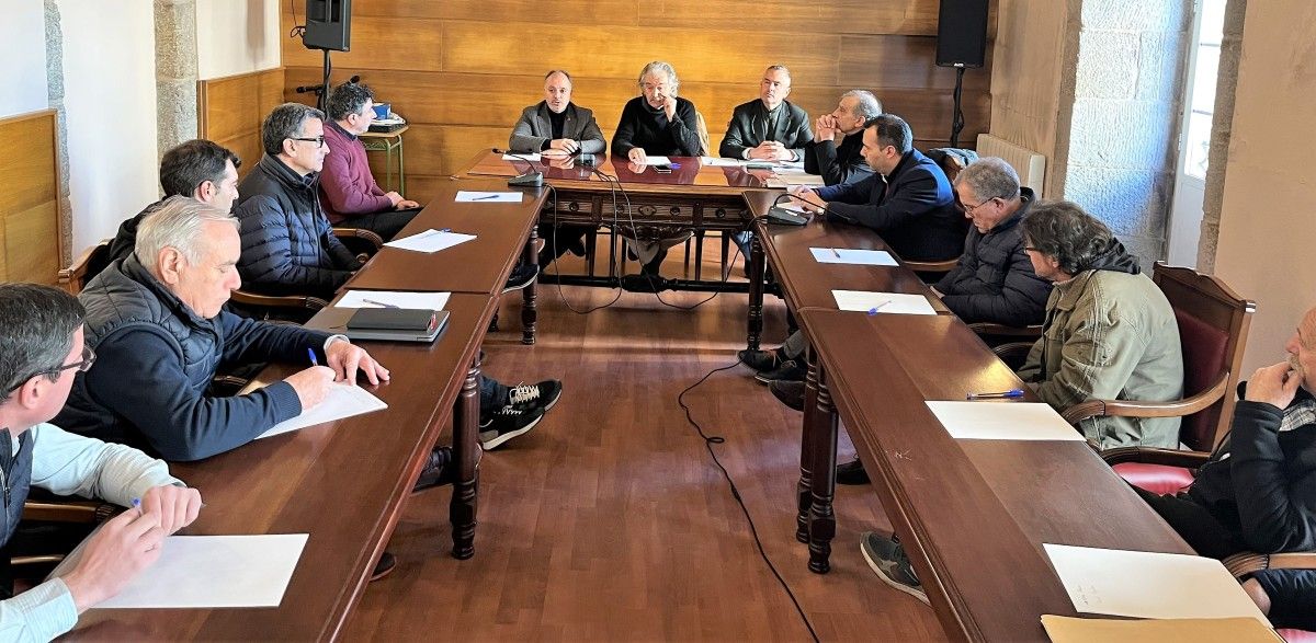 Reunión de David Regades con el equipo de gobierno de Caldas de Reis y empresarios del municipio