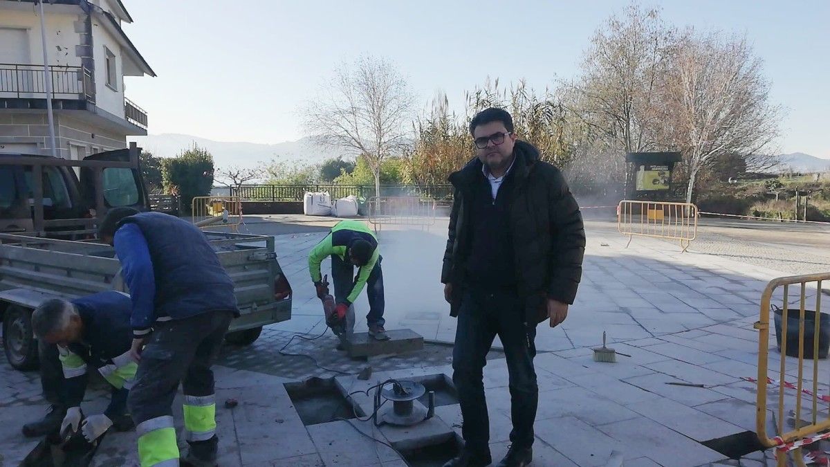 Gregorio Agís visitou as obras na Praza Alfredo Romay