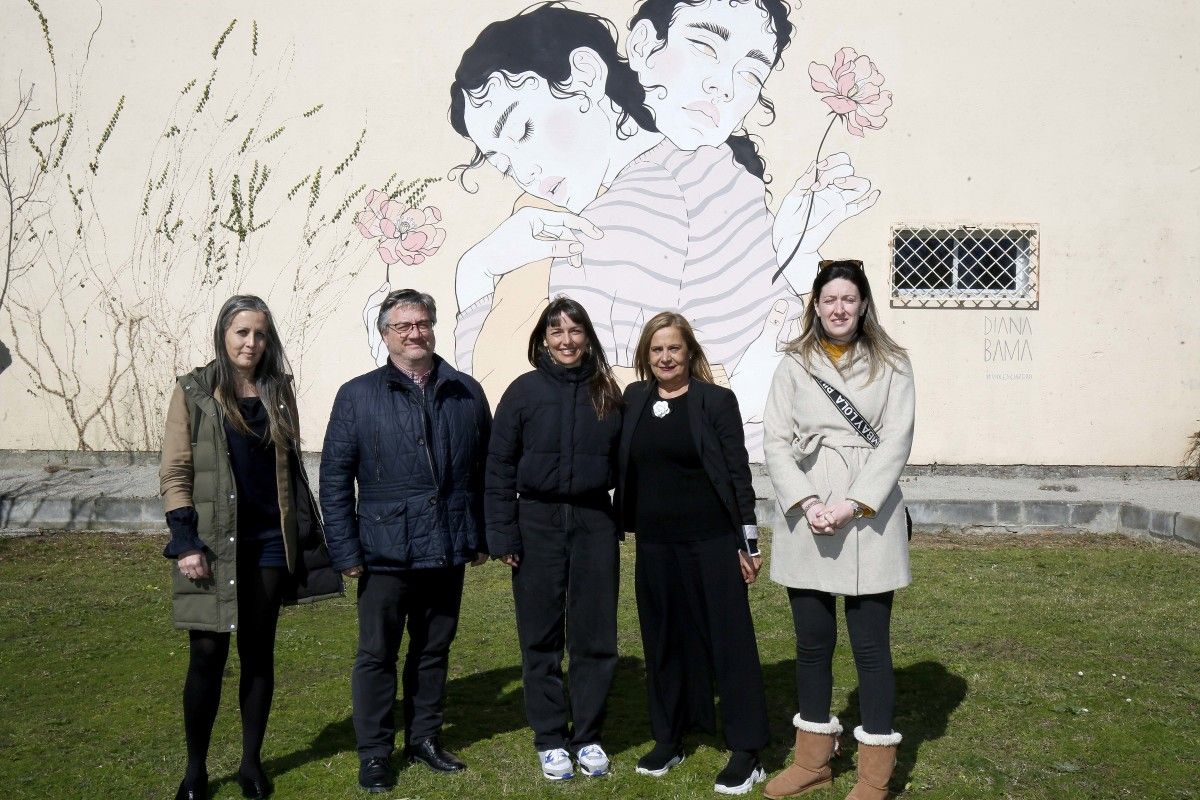 O Pavillón de Príncipe Felipe estrea o mural "O abrazo", da artista Diana Bama