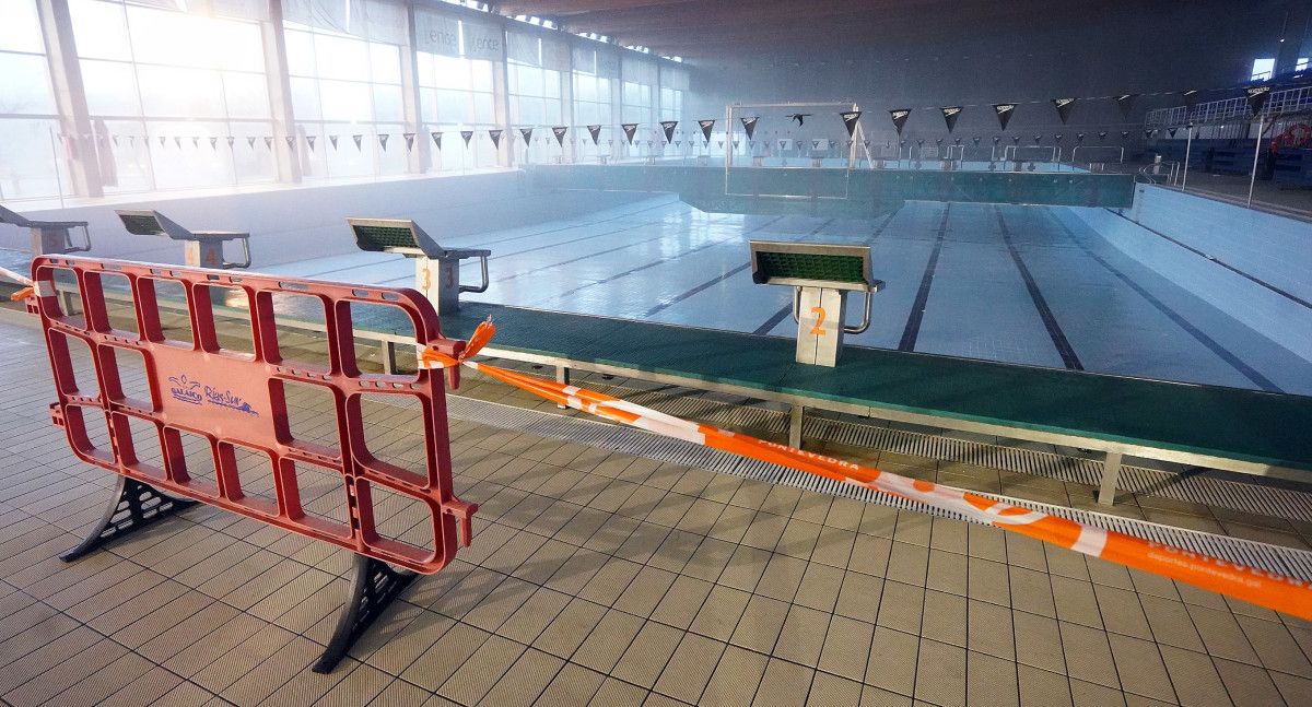 Piscinas cerradas del Complejo Deportivo Rías do Sur de Pontemuíños