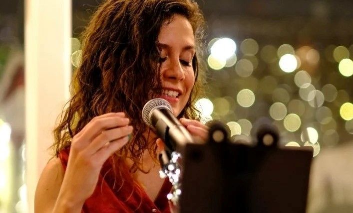 La actriz y encargada de hacer el monólogo "O café das empoderadas" Ariadna Santana