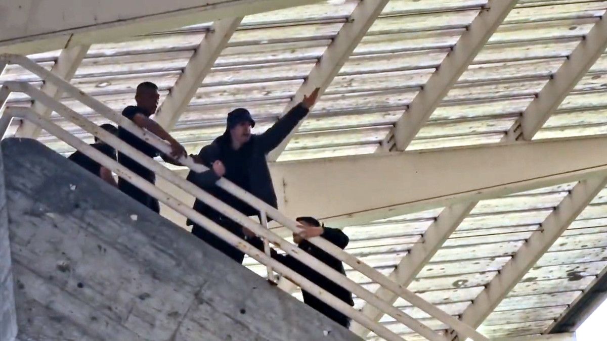 Gestos nazis realizados por aficionados de la Cultural Leonesa en Pasarón