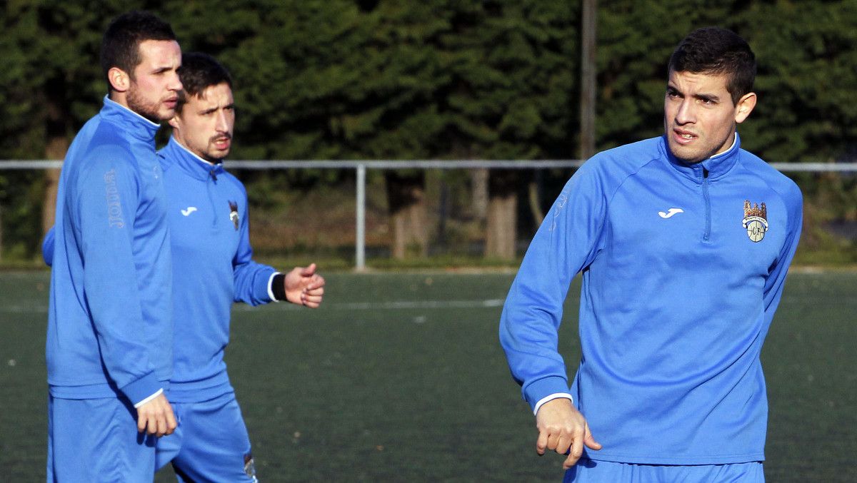 Campillo, Mouriño y Adrián Gómez durante un entrenamiento en A Xunqueira Campillo, Mouriño y Adrián Gómez durante un entrenamiento en A Xunqueira