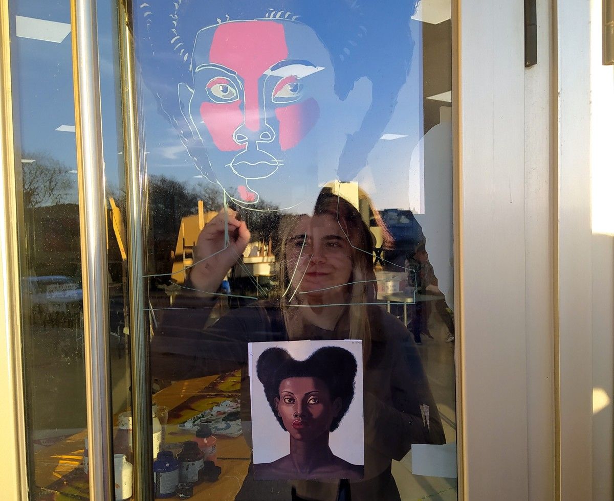 Obra de 'Mulleres artistas', no Centro de Arte de Sanxenxo