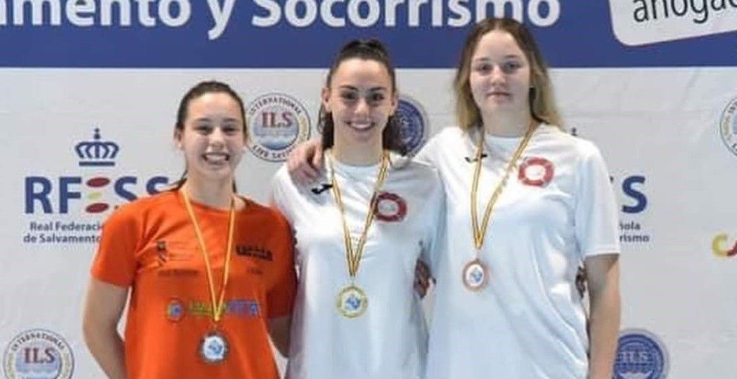 Lidia, del Acuático Umia, coa medalla de prata no campionato de España de distancias curtas