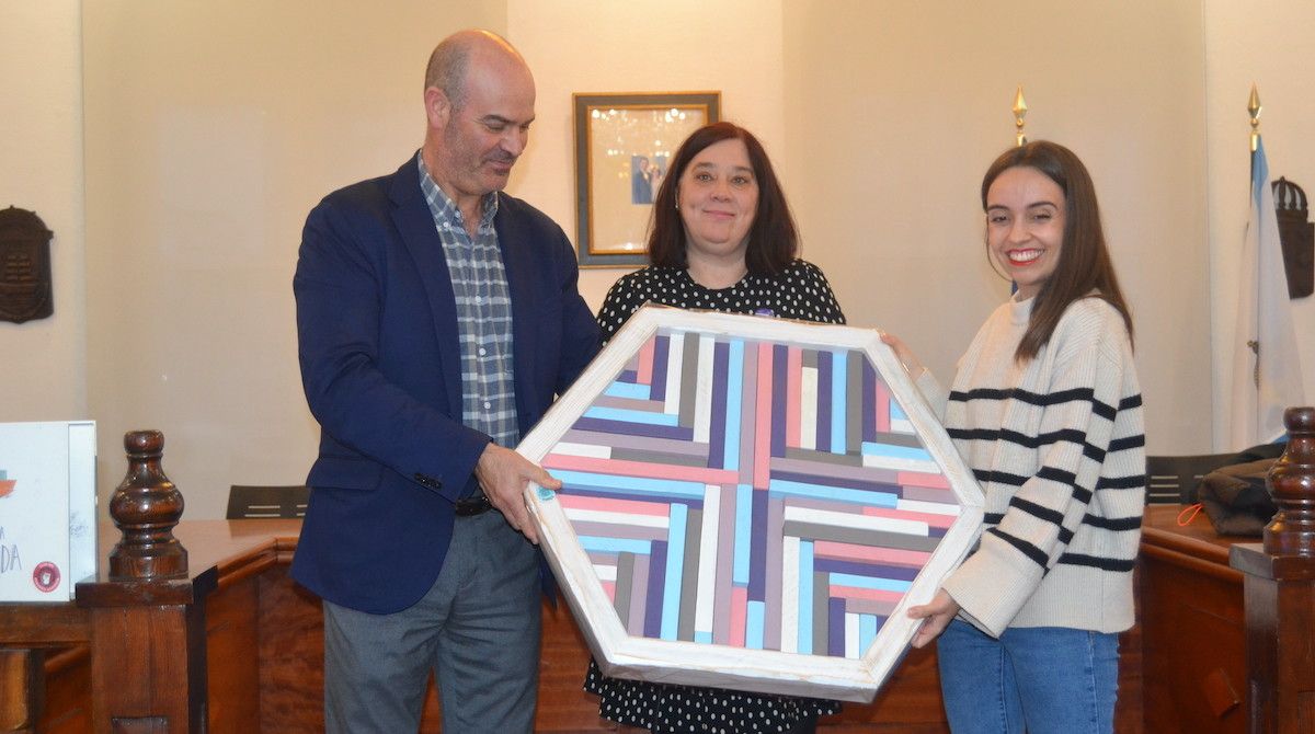 Homenaxe en Bueu á mestra Raquel Álvarez