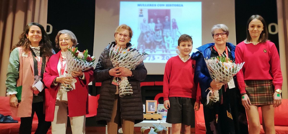 Homenaxe polo 8M a tres históricas profesoras do Sagrado Corazón: Pitusa Abilleira, Lolita Cendón y Pili Barajas