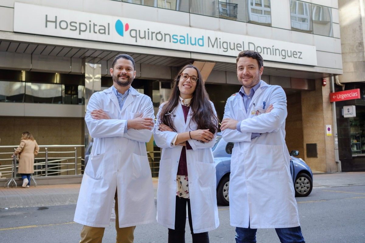 O traumatólogo Ovidio Alonso Baena, a pneumóloga Marta Torres e o radiólogo David Pereira