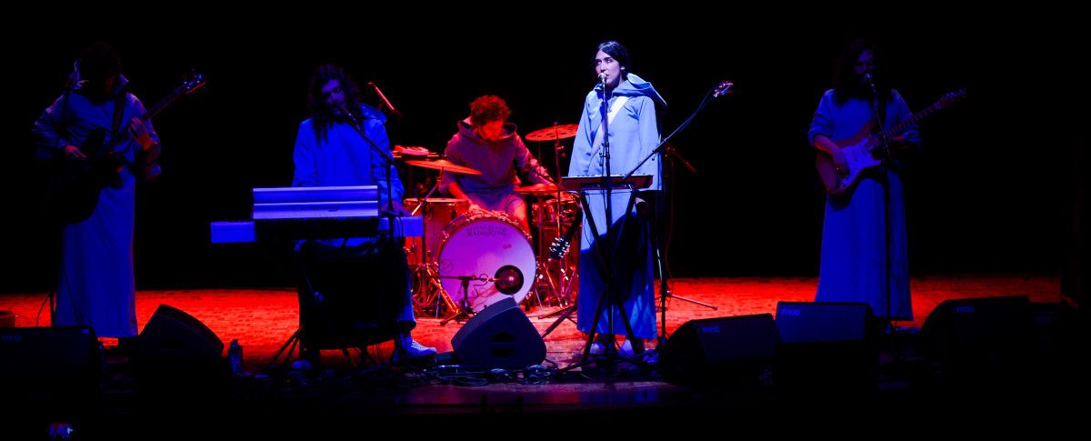 Actuación de Los Estanques e Anni B. Sweet no Teatro Principal