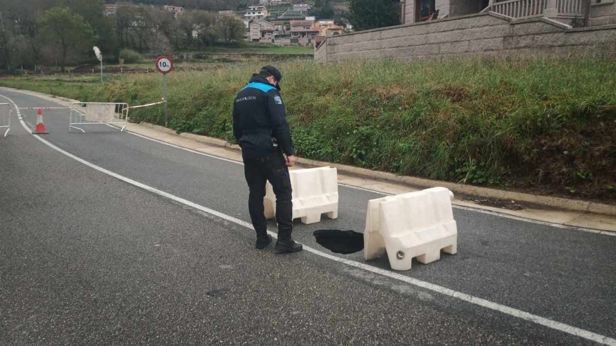 Carretera hundida en Poio