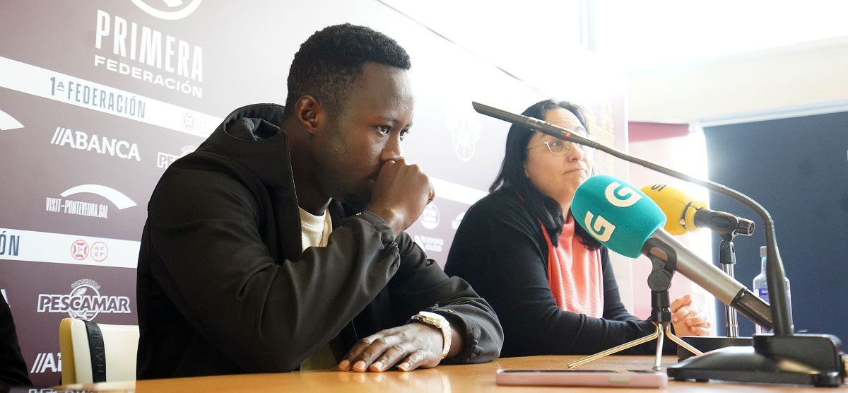 Rolda de prensa de Libasse Gueye para pedir volver ao equipo despois de dous meses e medio desaparecido