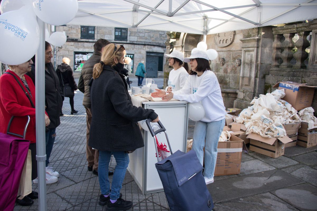 Stand en la Praza da Peregrina por el Día Mundial del Consumidor