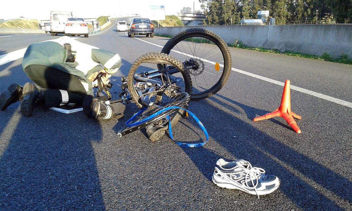 Atropello de un ciclista en la Autovía de Marín
