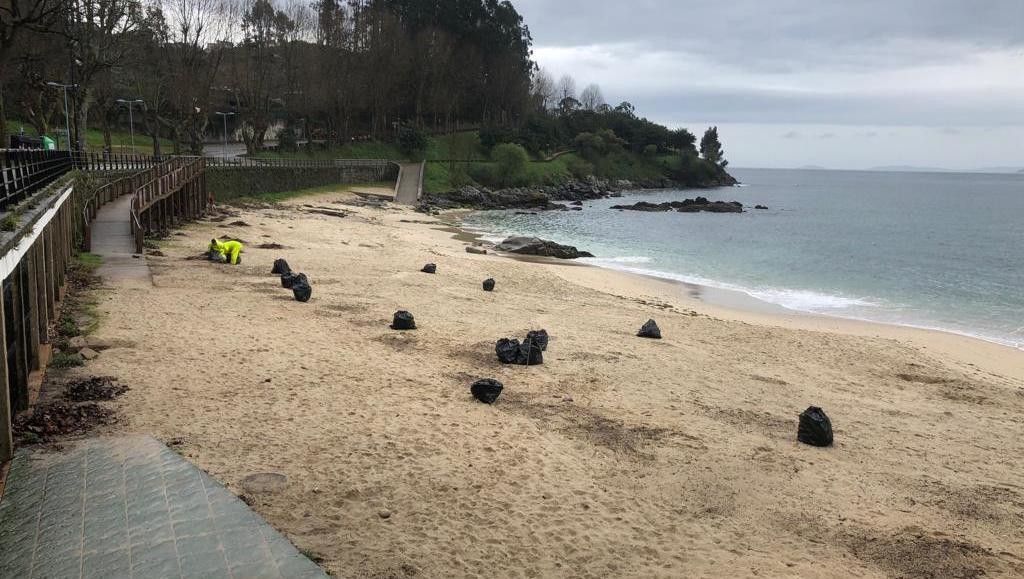 Posta a punto das praias de Marín