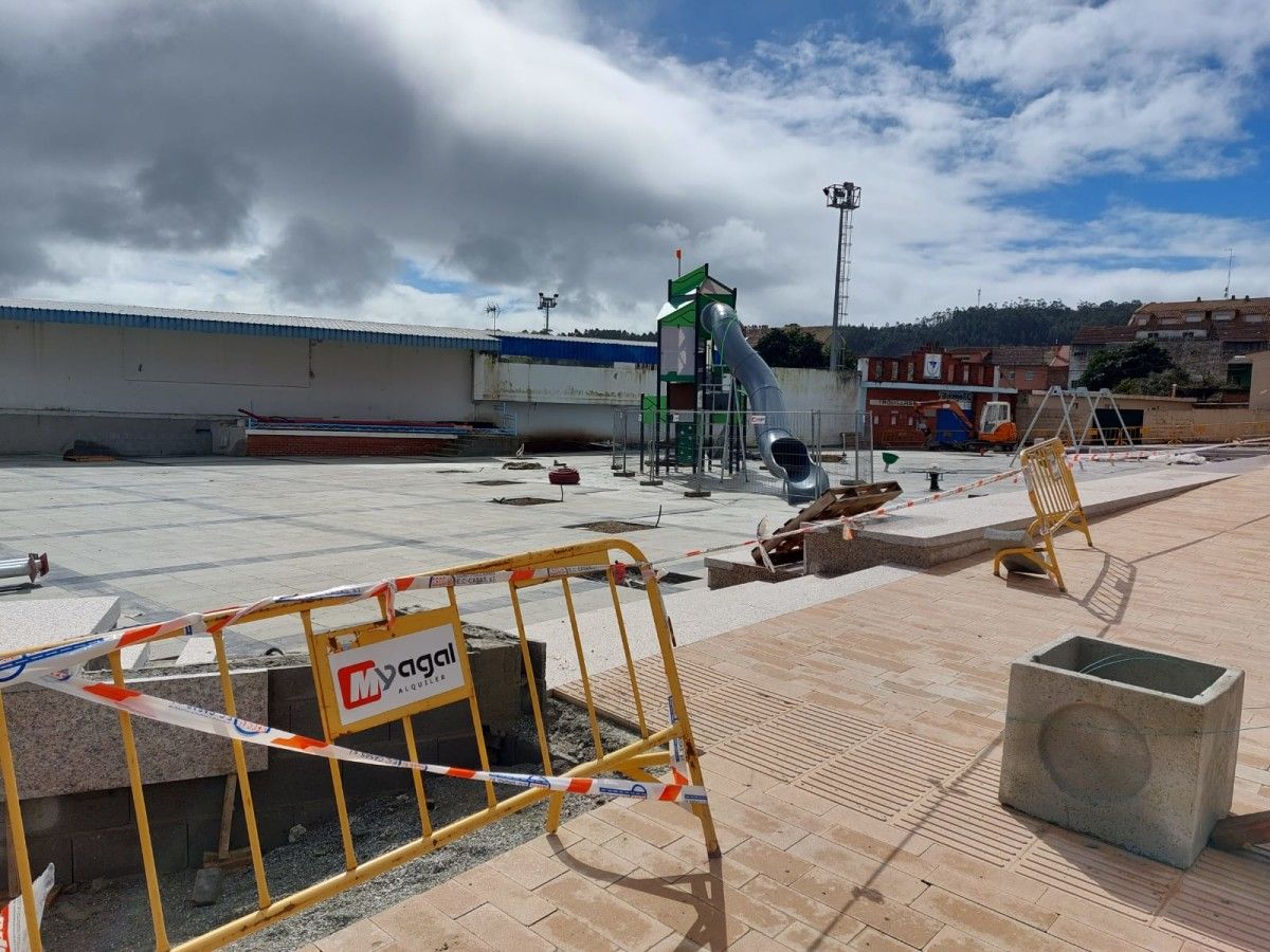 Obras na praza de Vilalonga