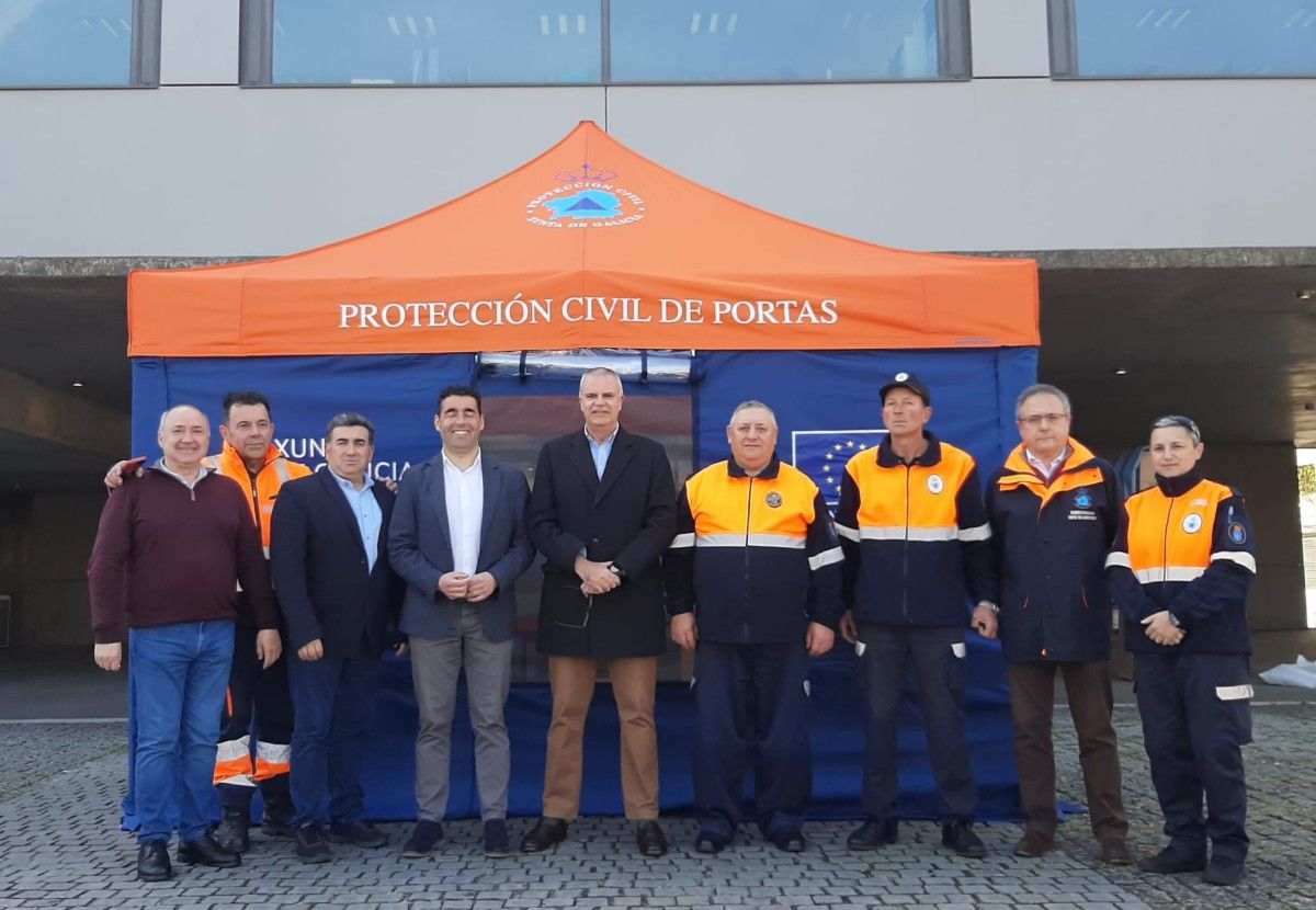 Entrega de las tiendas de campaña de emergencias
