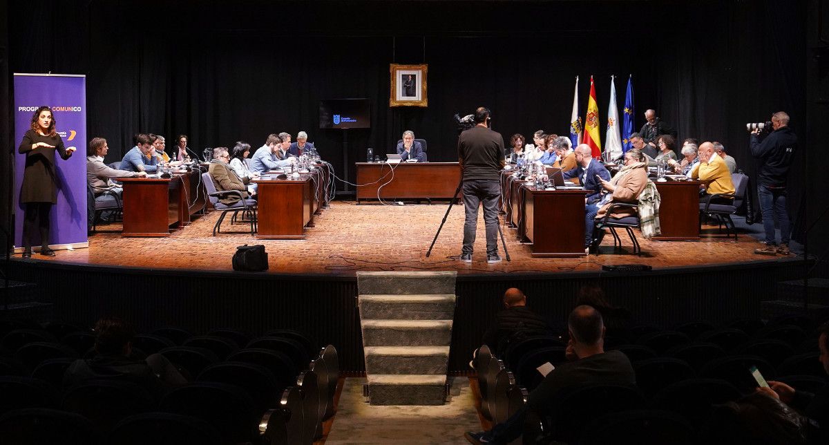 Pleno municipal no Teatro Principal de Pontevedra